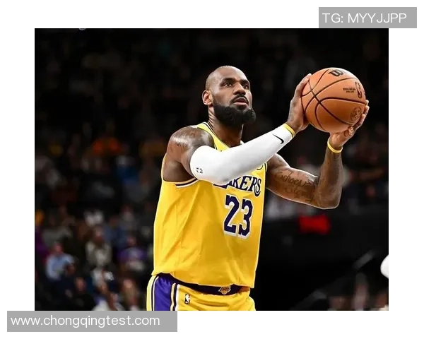 湖人与太阳激战精彩纷呈 詹姆斯与布克对决引爆全场热情